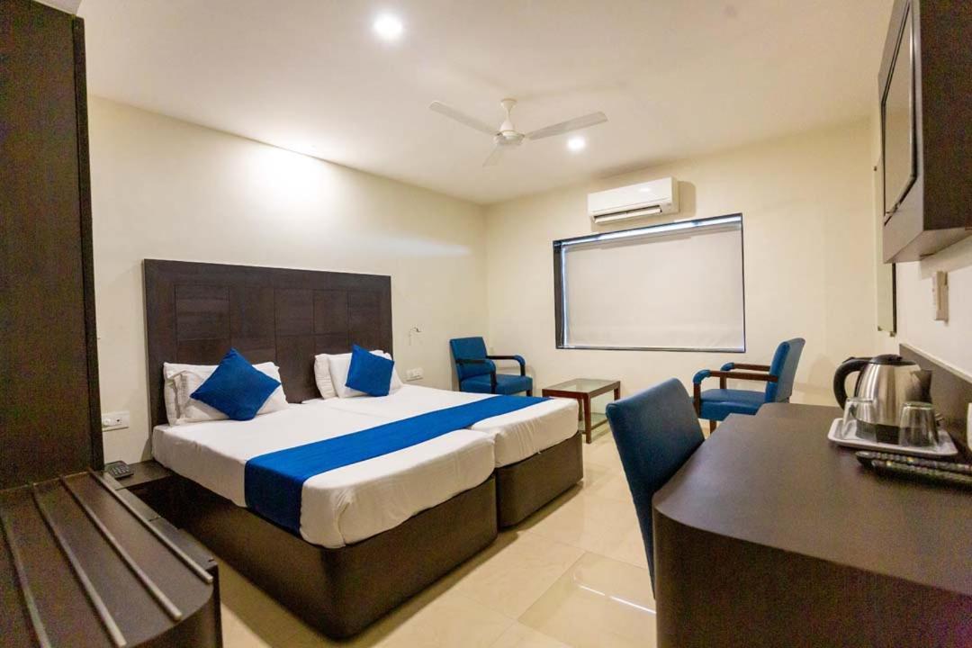 Sukh Hotel Мумбаї Екстер'єр фото