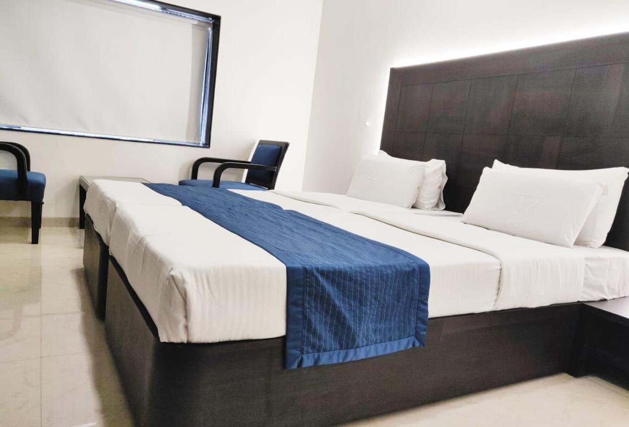 Sukh Hotel Мумбаї Екстер'єр фото