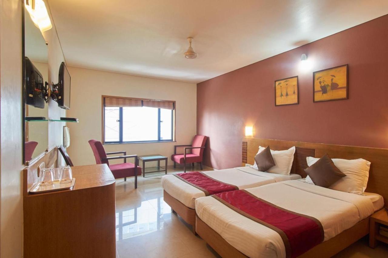 Sukh Hotel Мумбаї Екстер'єр фото