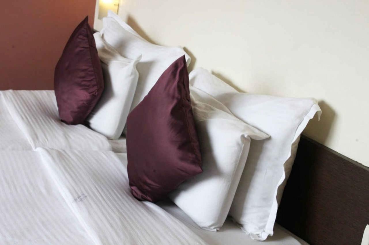 Sukh Hotel Мумбаї Екстер'єр фото