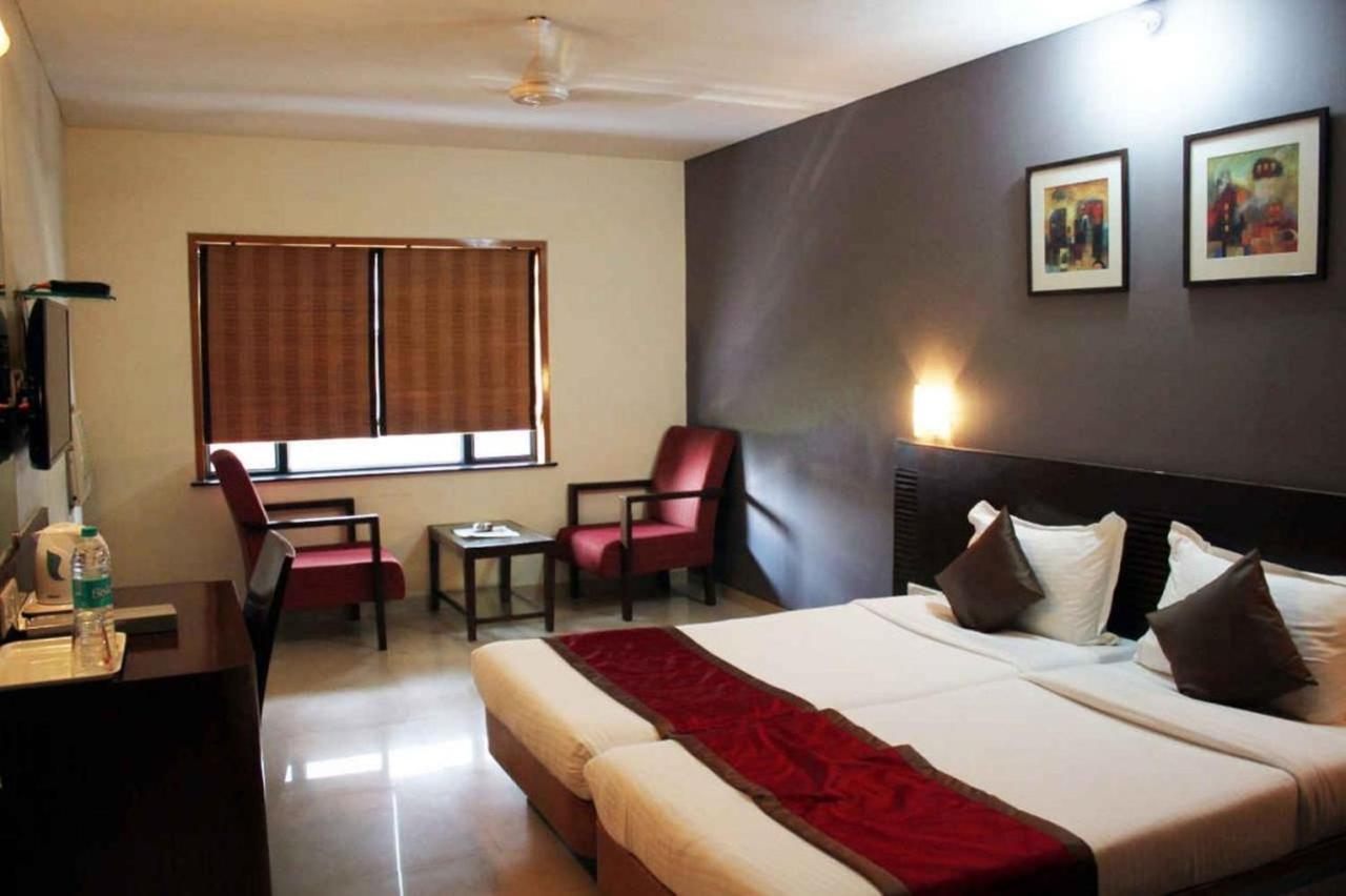 Sukh Hotel Мумбаї Екстер'єр фото