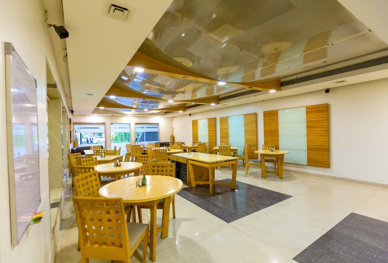 Sukh Hotel Мумбаї Екстер'єр фото