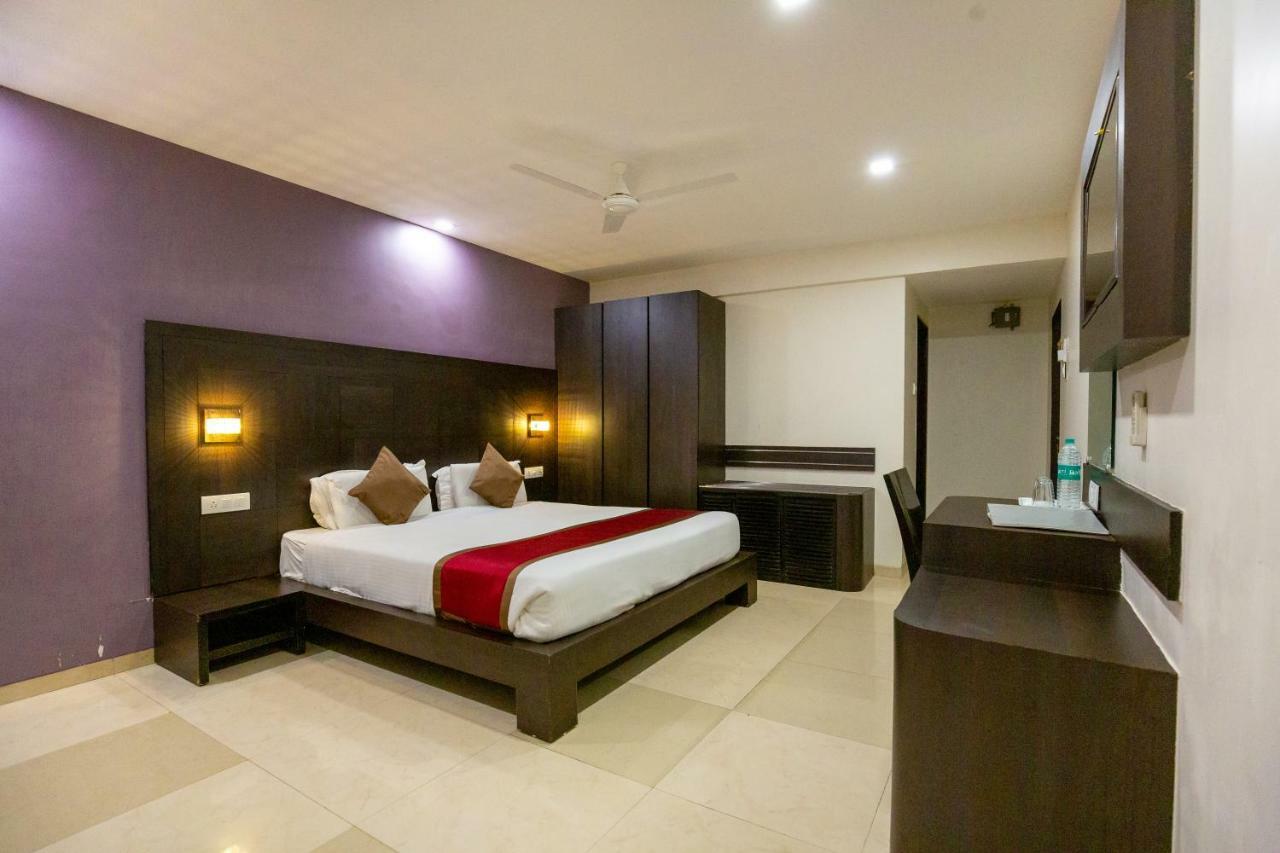 Sukh Hotel Мумбаї Екстер'єр фото