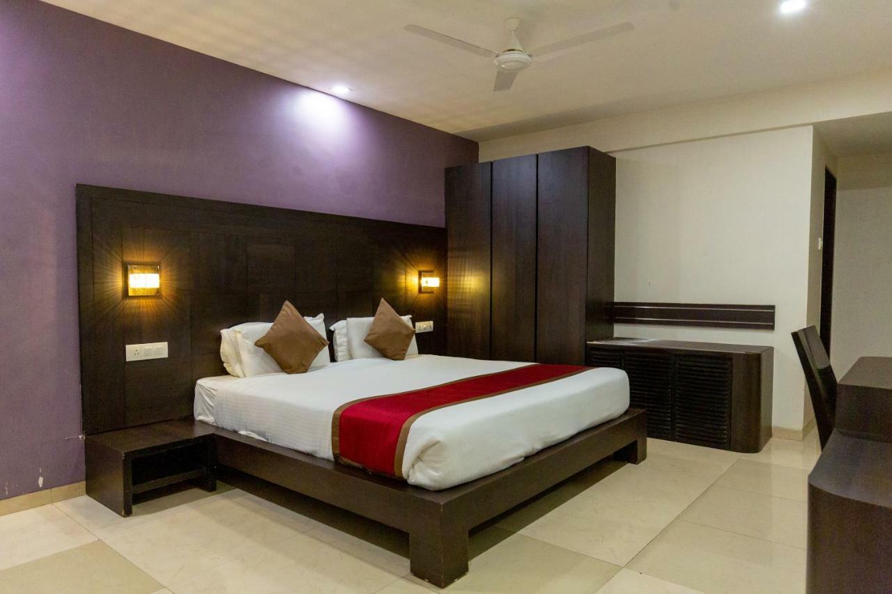 Sukh Hotel Мумбаї Екстер'єр фото