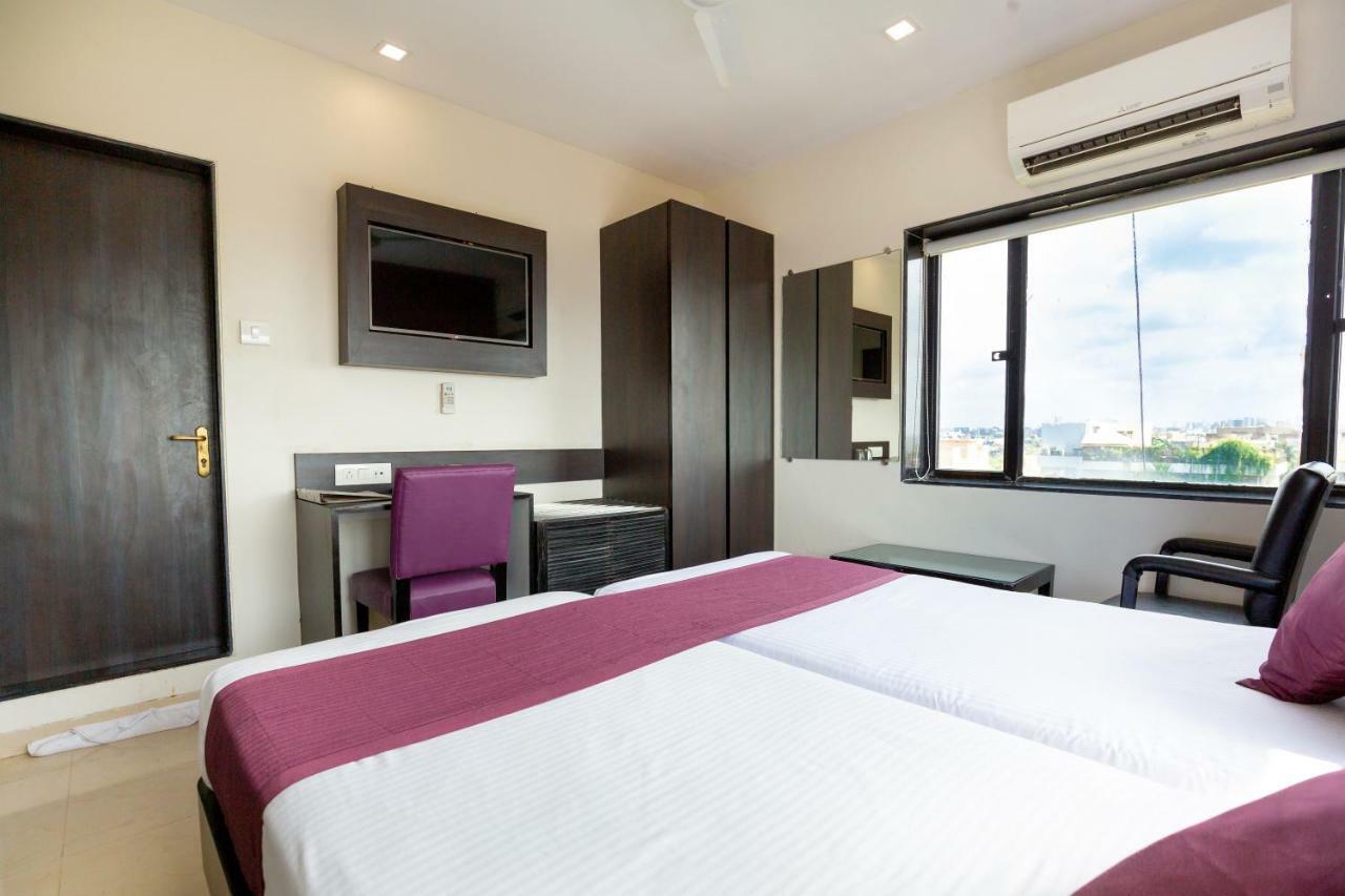 Sukh Hotel Мумбаї Екстер'єр фото