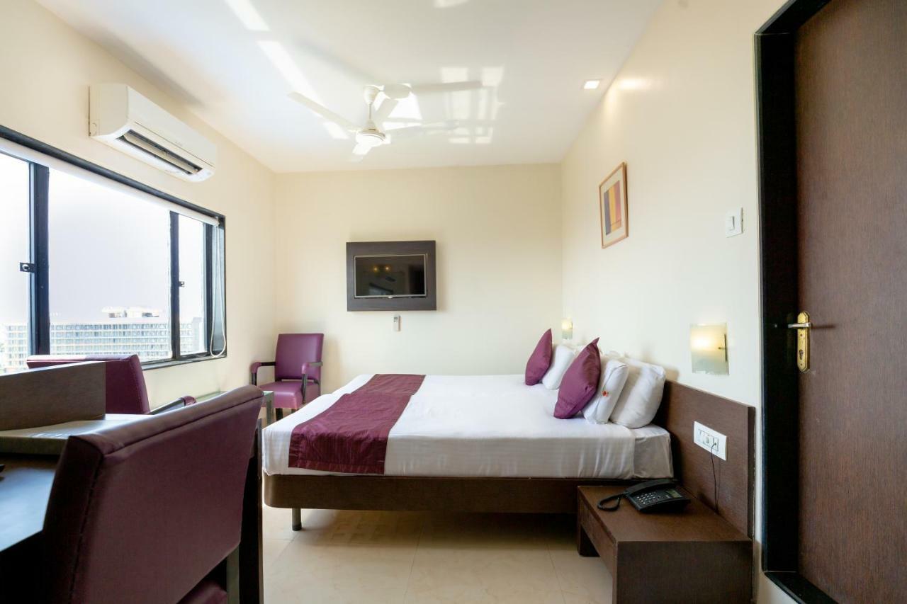 Sukh Hotel Мумбаї Екстер'єр фото