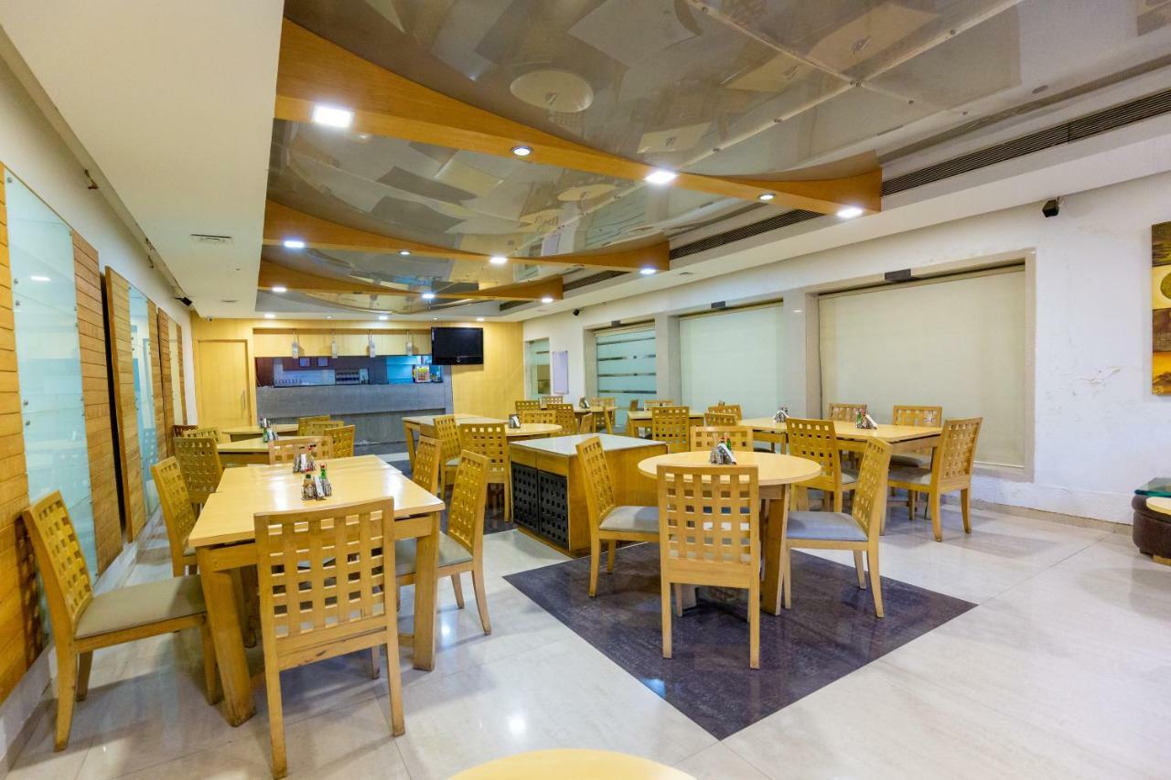 Sukh Hotel Мумбаї Екстер'єр фото