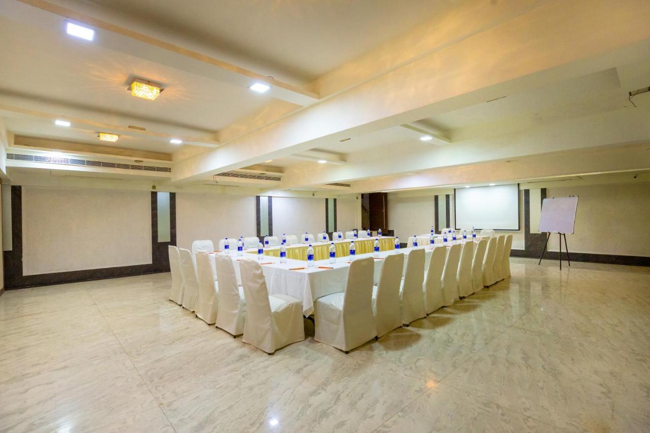 Sukh Hotel Мумбаї Екстер'єр фото